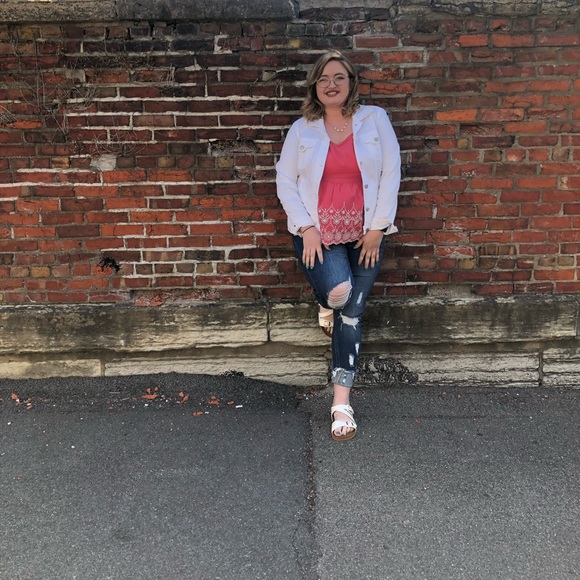 Meet your Posher, Danielle - Picture 1 of 1